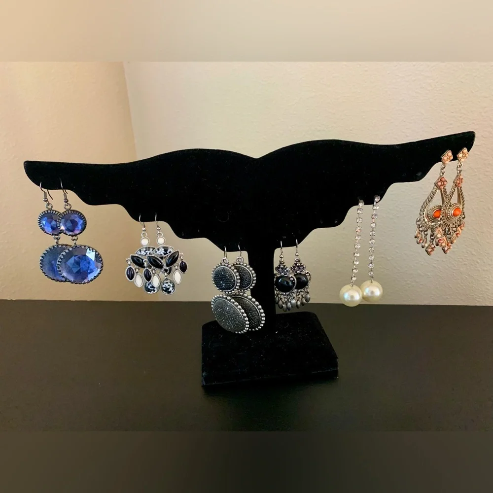 Set of Six Pairs of Elegant Assorted Earrings🩷.No missing rhinestones or beads. - Picture 1 of 7